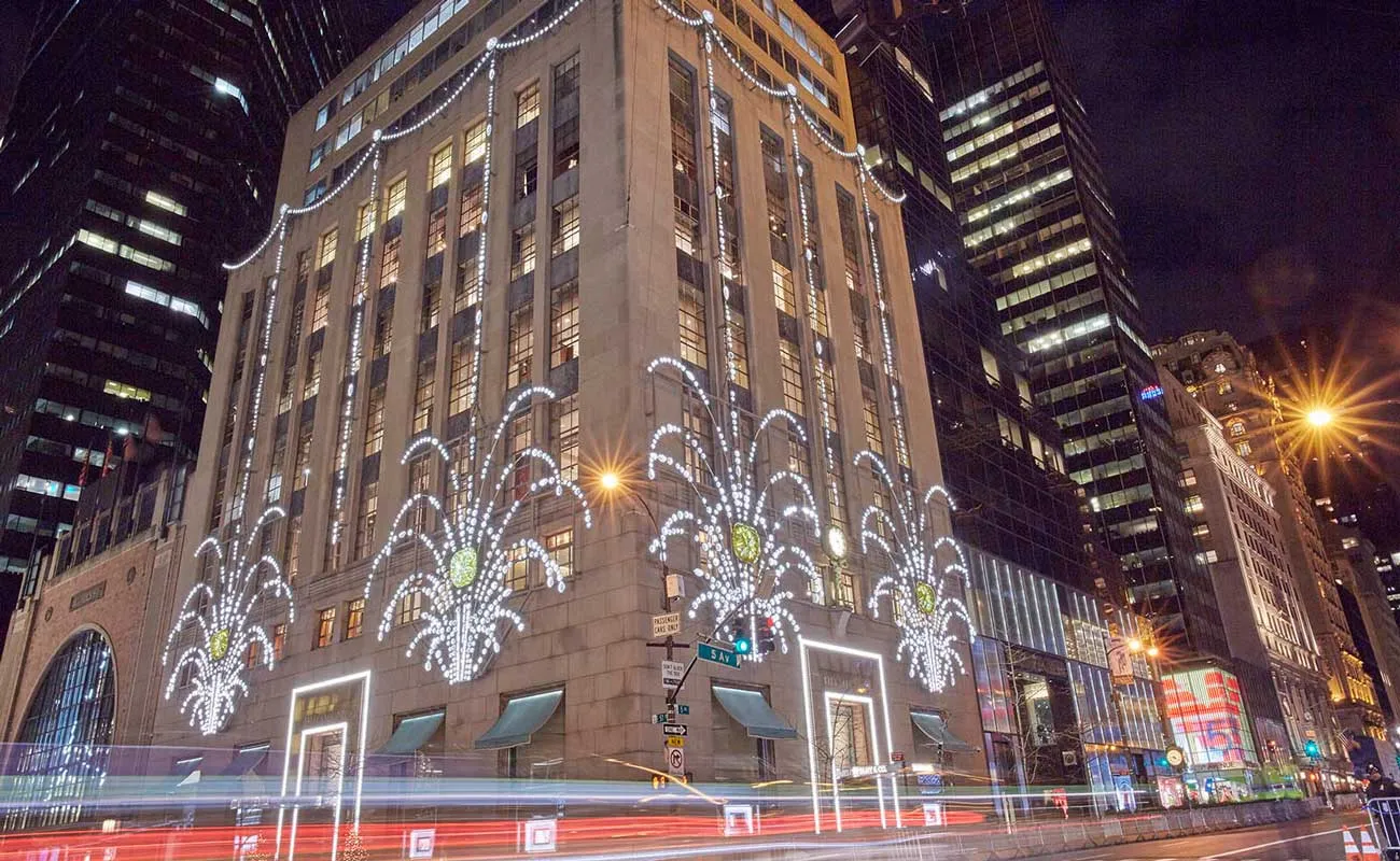 The diamond display lit on the façade of the Fifth Avenue flagship at night